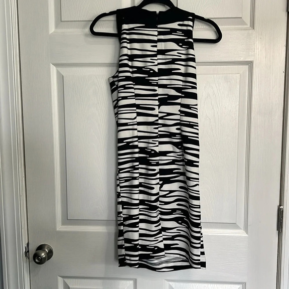 Robbie Bee Black and White Knee Length Dress - Size 4P - Picture 6 of 6